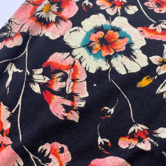 Vanessa Virginia Floral Black High Neck Twist Top - Picture 7 of 8